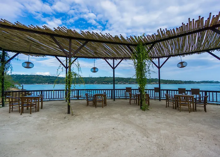Laguna Reef Huts 4*